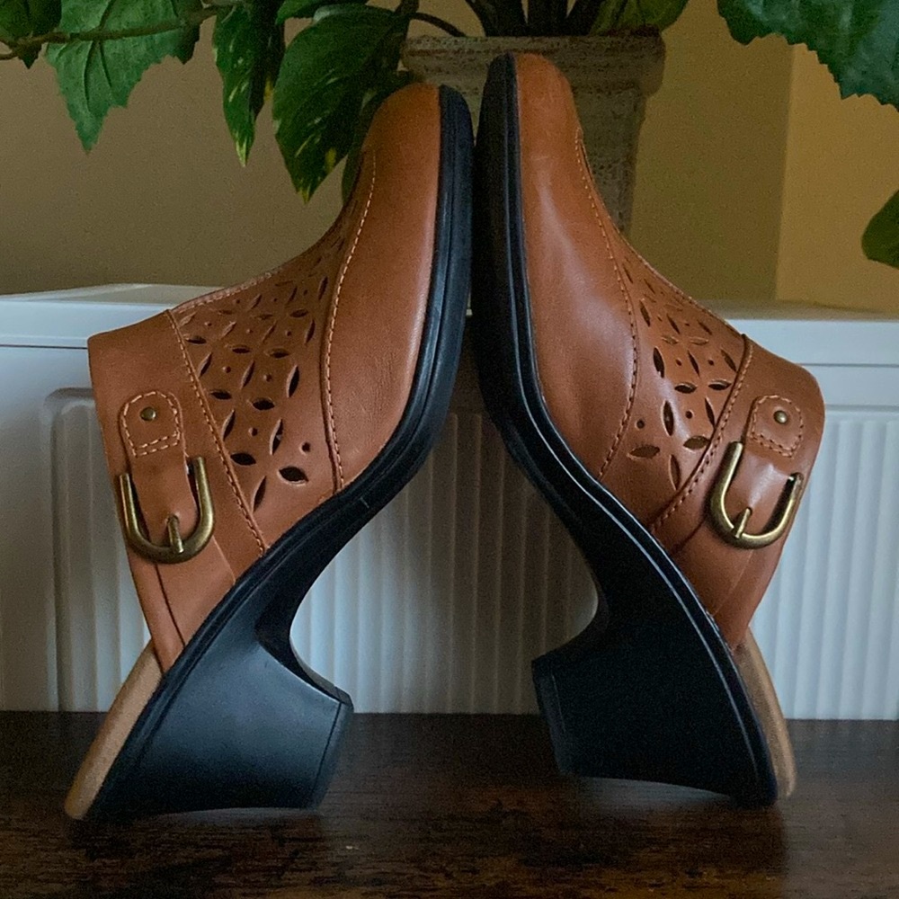 CLARKS Bendables Cognac Brown Perforated Leather Slip On Buckle Mules Clogs Sz 7 - Picture 7 of 11